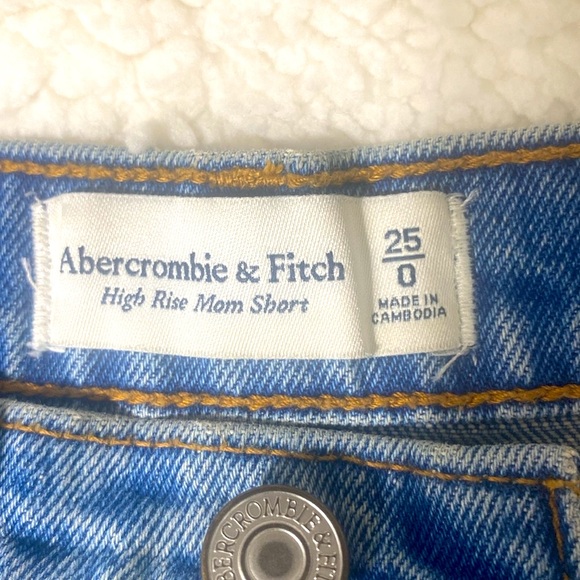 Abercrombie & Fitch High Rise Mom Destroyed Jean Shorts - Picture 3 of 3